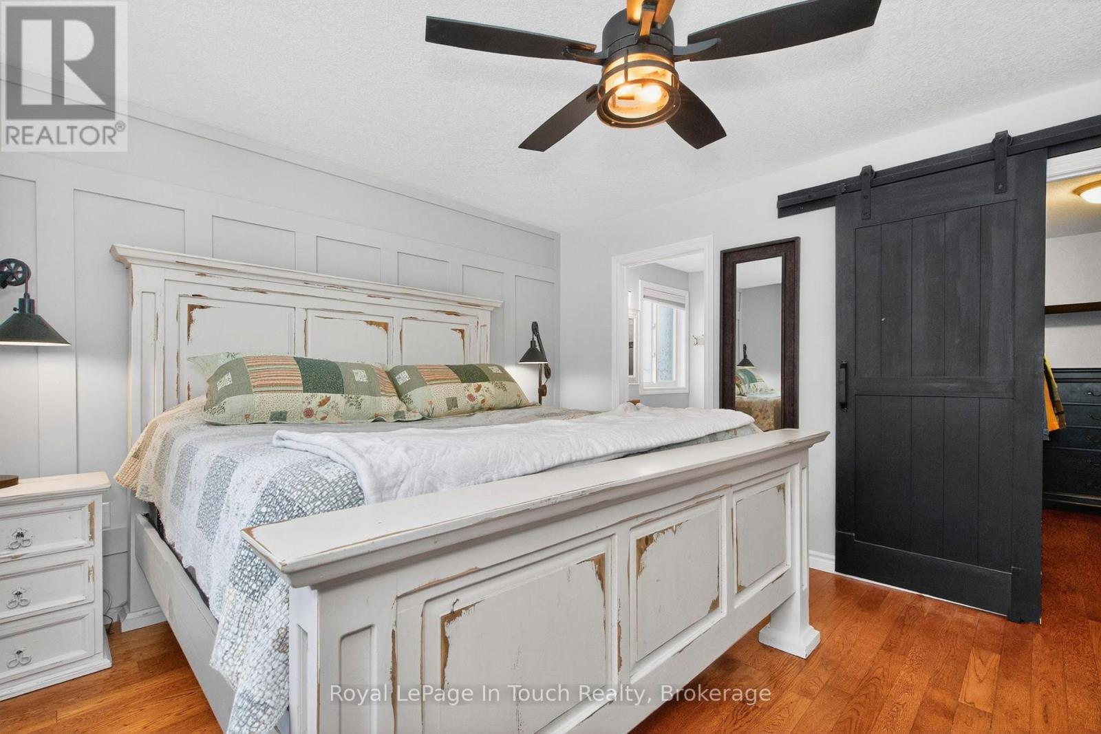 












13 HUNTER AVENUE

,
Tay (Victoria Harbour),




Ontario
L0K2A0

