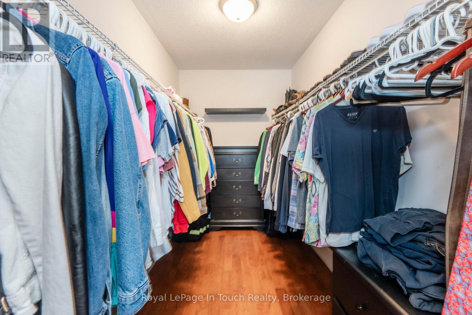 












13 HUNTER AVENUE

,
Tay (Victoria Harbour),




Ontario
L0K2A0

