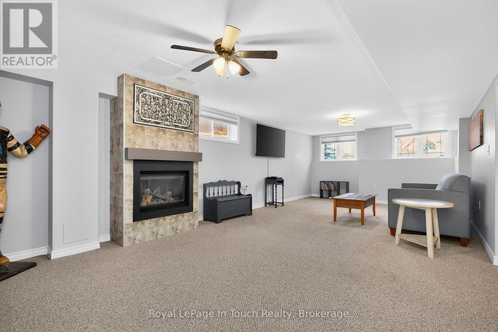 












13 HUNTER AVENUE

,
Tay (Victoria Harbour),




Ontario
L0K2A0

