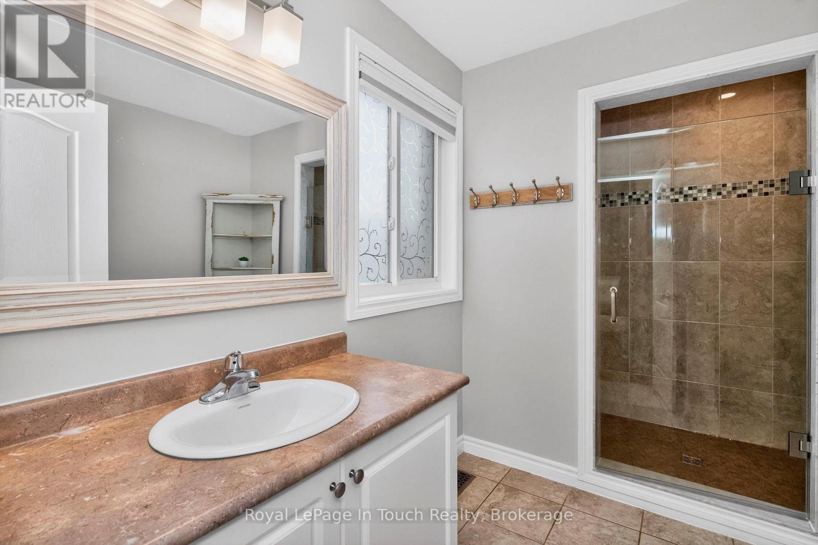 












13 HUNTER AVENUE

,
Tay (Victoria Harbour),




Ontario
L0K2A0

