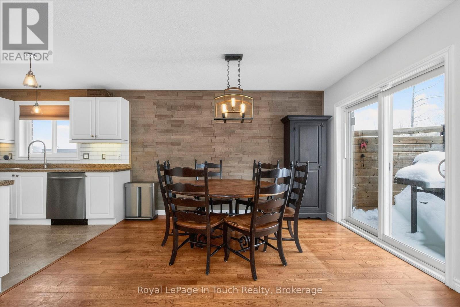 












13 HUNTER AVENUE

,
Tay (Victoria Harbour),




Ontario
L0K2A0

