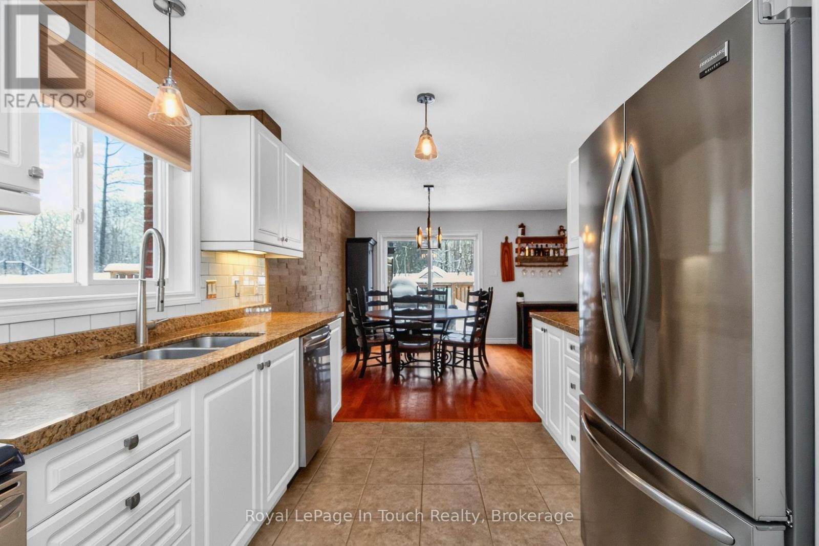 












13 HUNTER AVENUE

,
Tay (Victoria Harbour),




Ontario
L0K2A0

