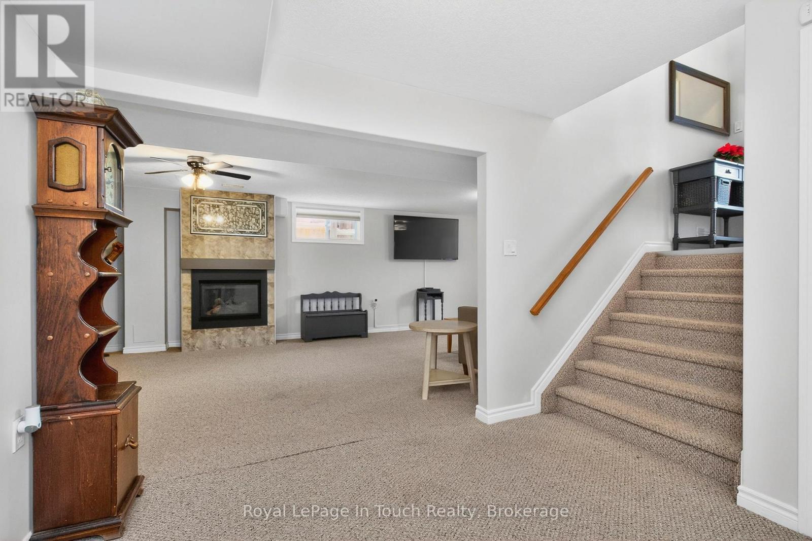 












13 HUNTER AVENUE

,
Tay (Victoria Harbour),




Ontario
L0K2A0

