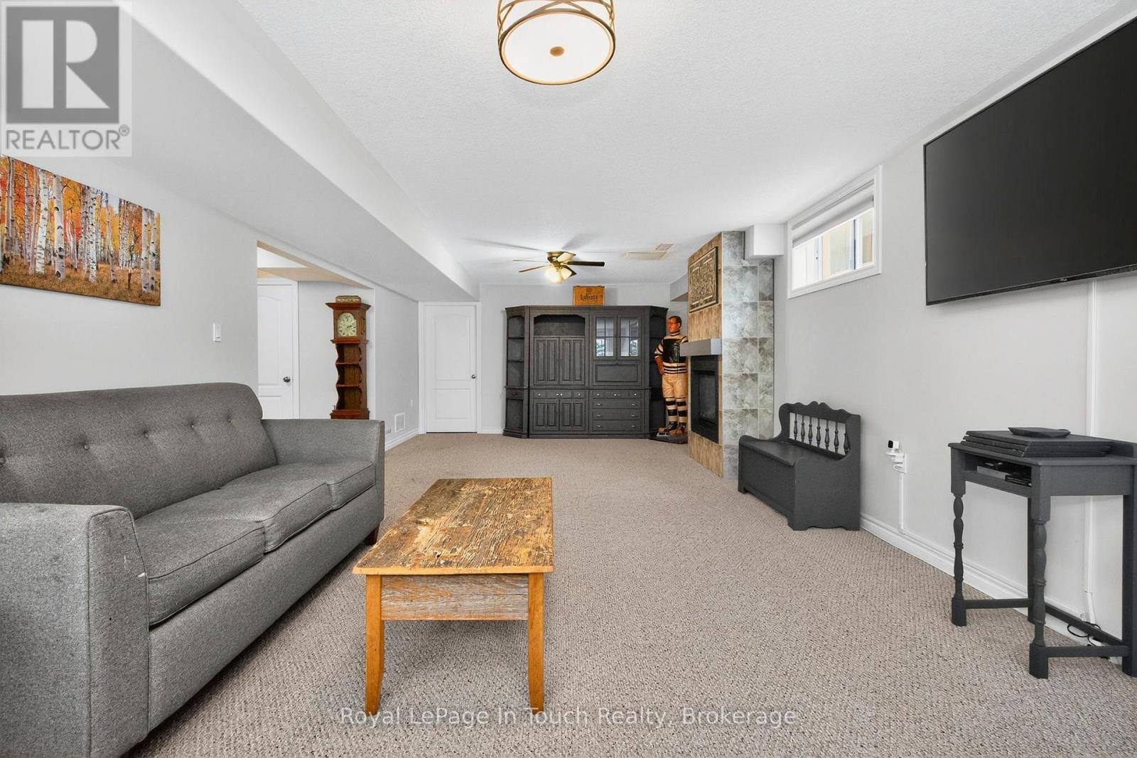 












13 HUNTER AVENUE

,
Tay (Victoria Harbour),




Ontario
L0K2A0

