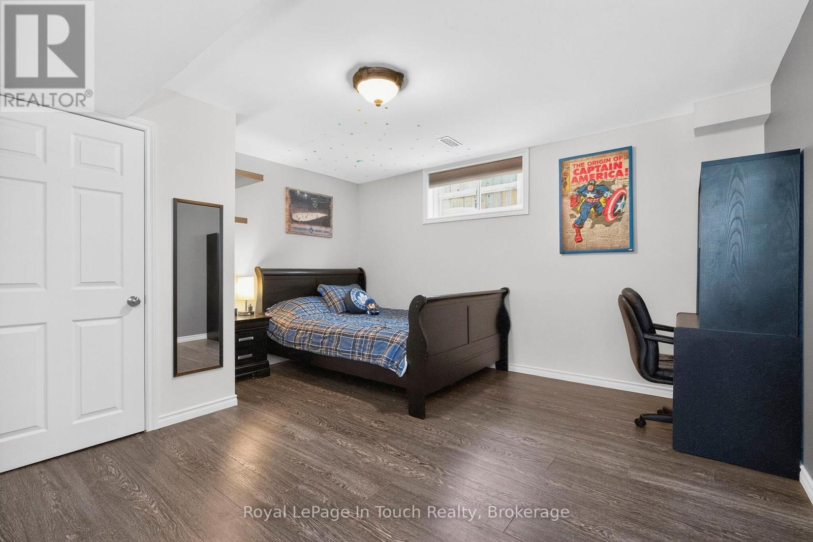 












13 HUNTER AVENUE

,
Tay (Victoria Harbour),




Ontario
L0K2A0

