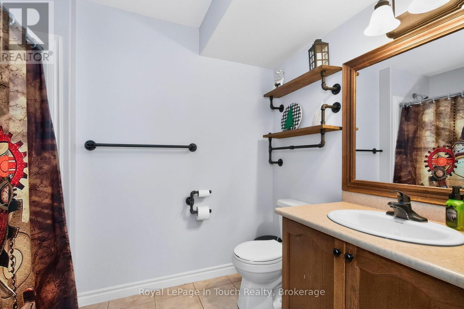 












13 HUNTER AVENUE

,
Tay (Victoria Harbour),




Ontario
L0K2A0

