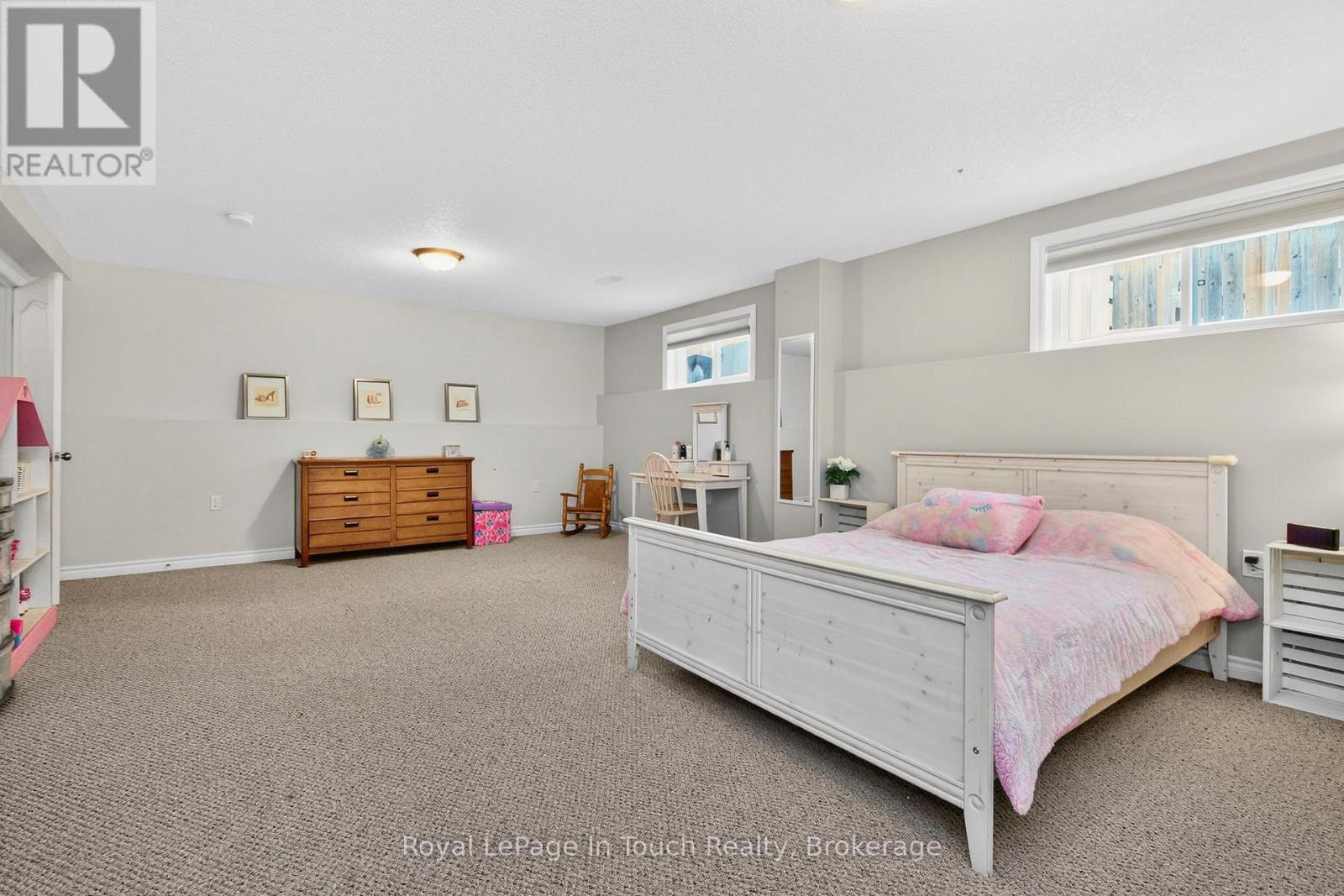 












13 HUNTER AVENUE

,
Tay (Victoria Harbour),




Ontario
L0K2A0

