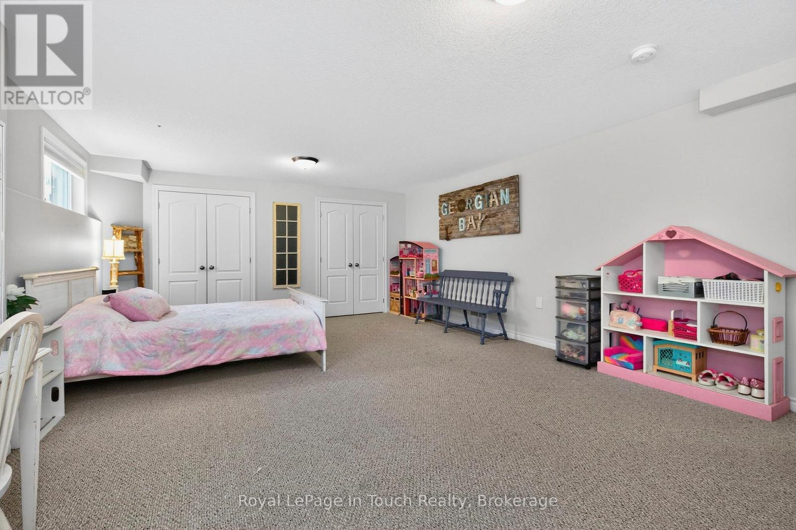 












13 HUNTER AVENUE

,
Tay (Victoria Harbour),




Ontario
L0K2A0

