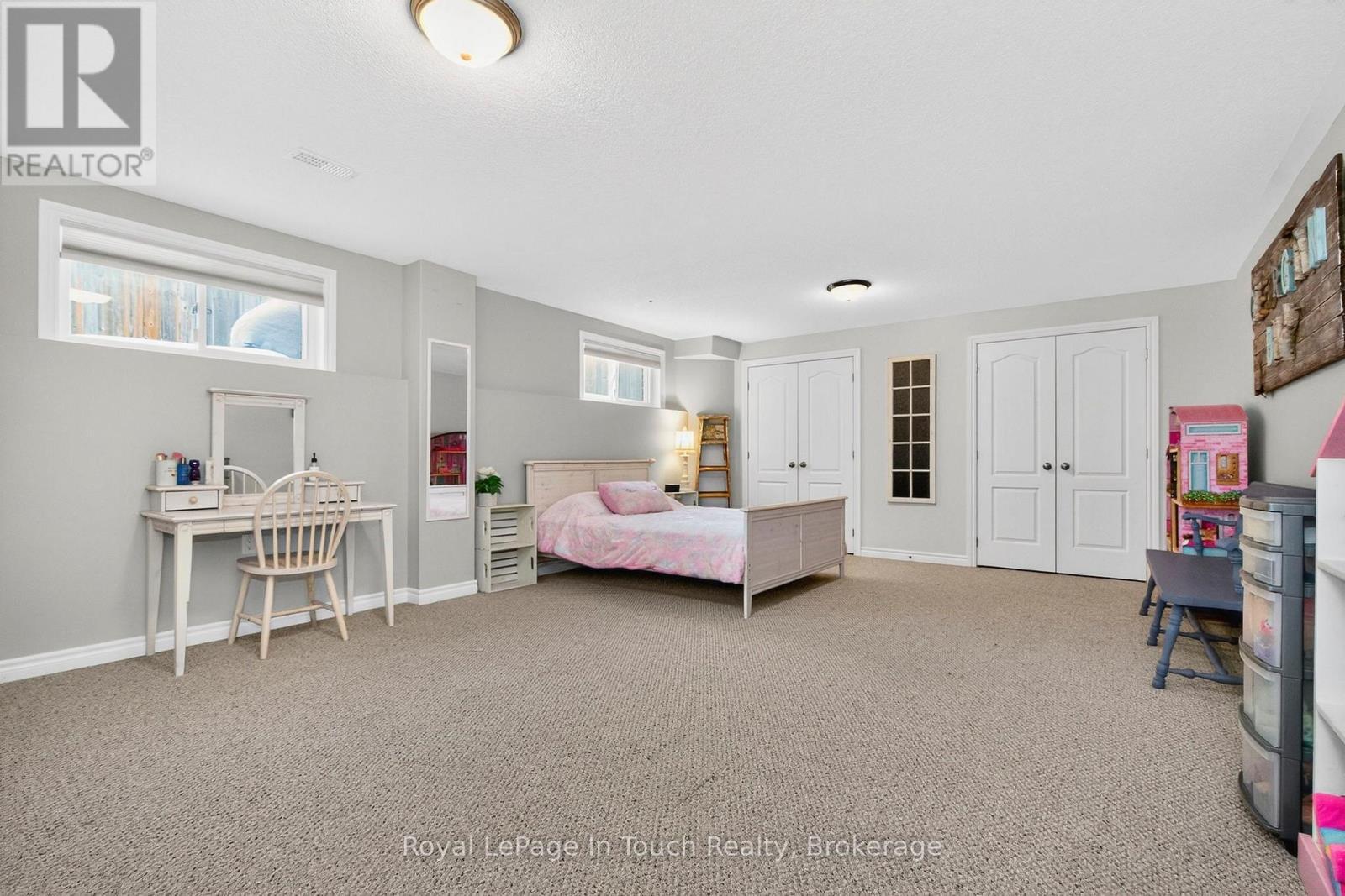 












13 HUNTER AVENUE

,
Tay (Victoria Harbour),




Ontario
L0K2A0

