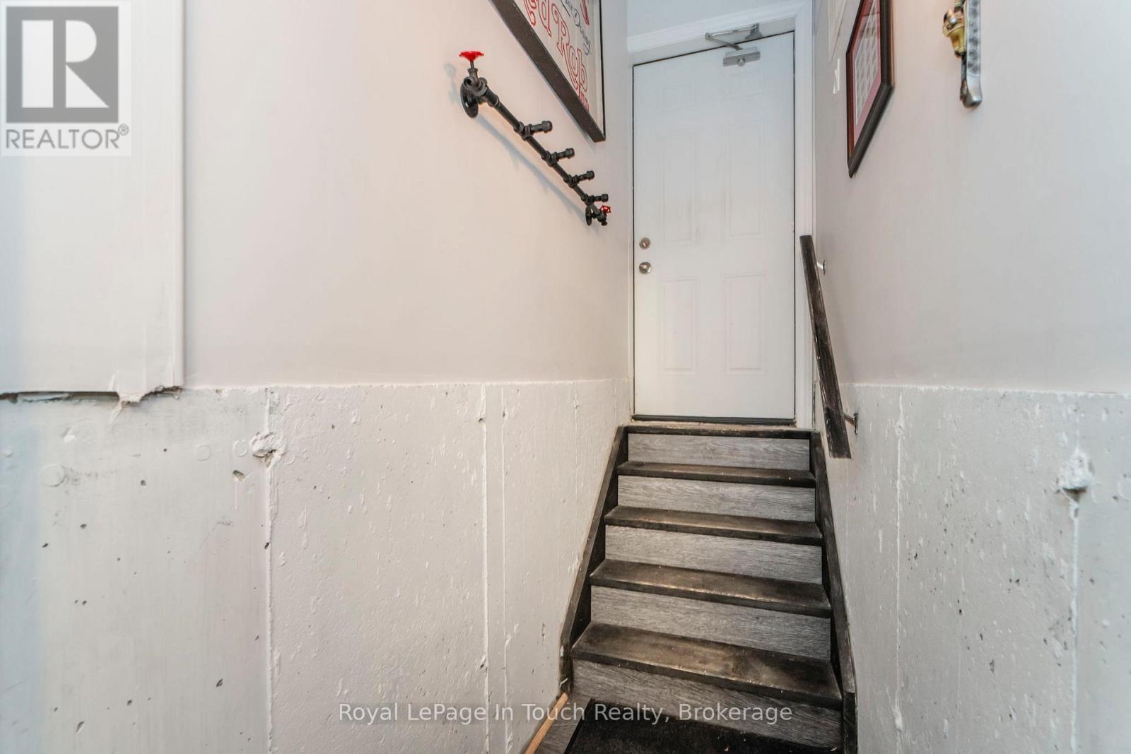 












13 HUNTER AVENUE

,
Tay (Victoria Harbour),




Ontario
L0K2A0

