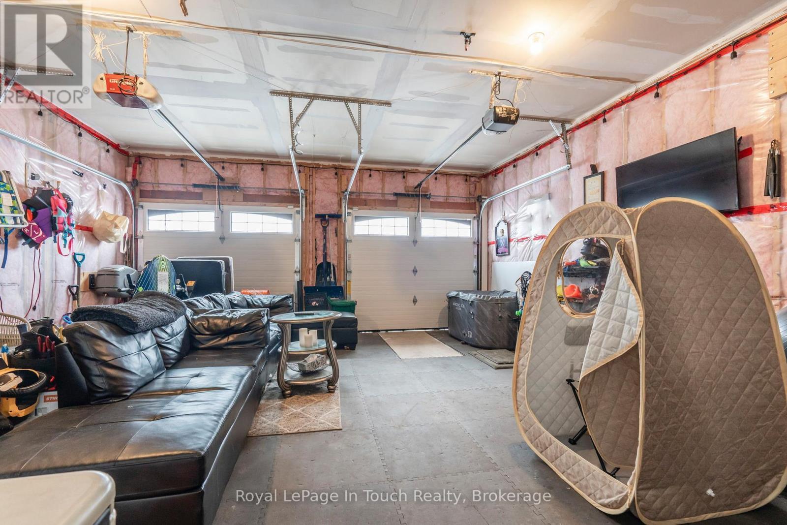 












13 HUNTER AVENUE

,
Tay (Victoria Harbour),




Ontario
L0K2A0

