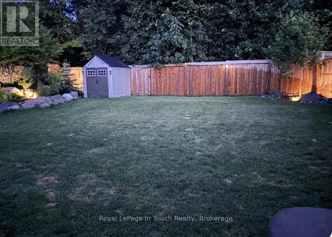 












13 HUNTER AVENUE

,
Tay (Victoria Harbour),




Ontario
L0K2A0

