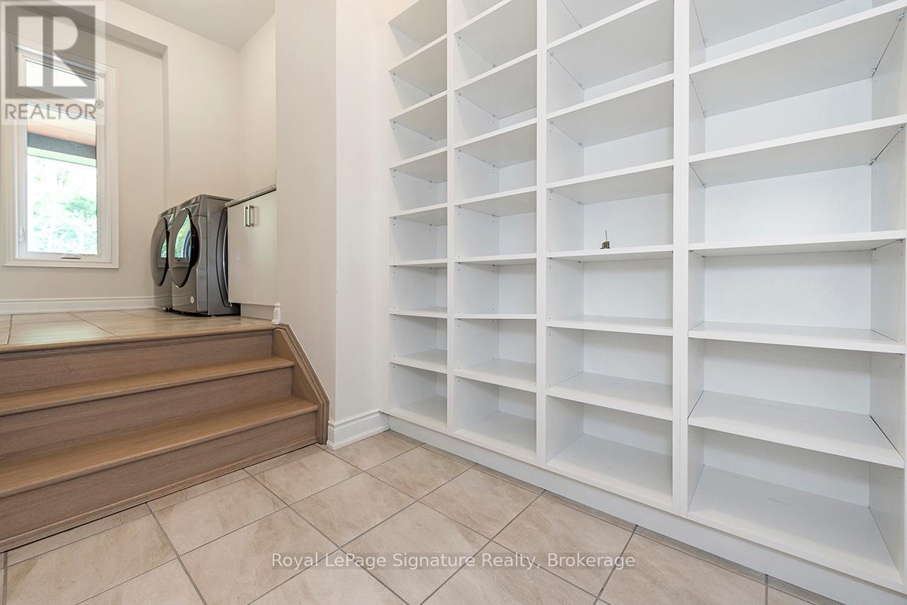 












116 DOROTHY DRIVE

,
Blue Mountains,




Ontario
N0H1J0

