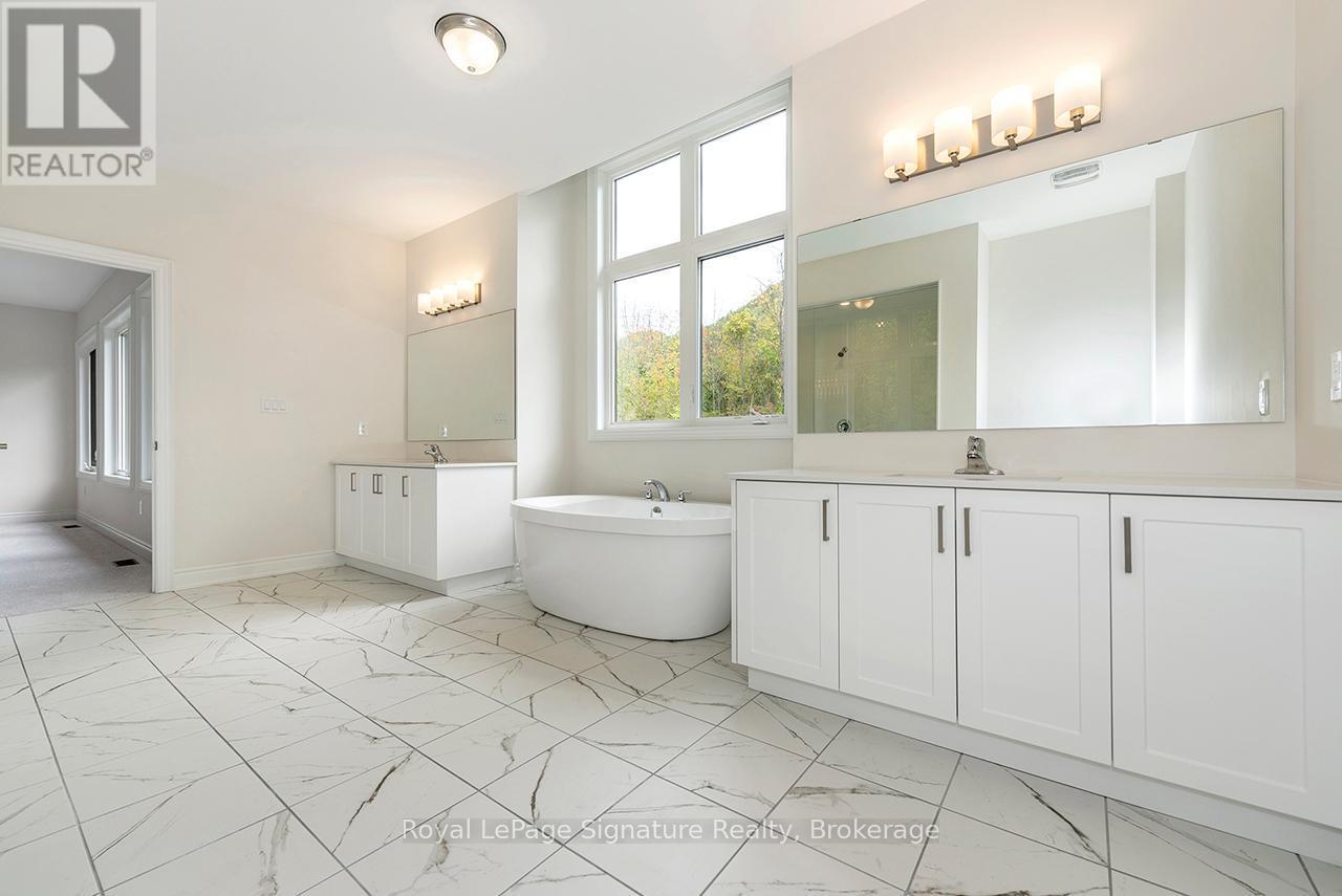 












116 DOROTHY DRIVE

,
Blue Mountains,




Ontario
N0H1J0

