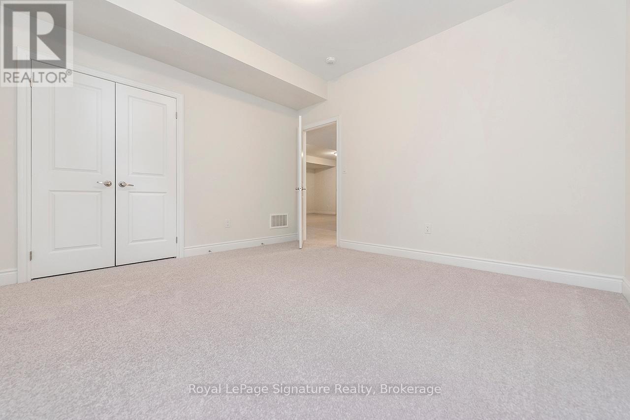 












116 DOROTHY DRIVE

,
Blue Mountains,




Ontario
N0H1J0

