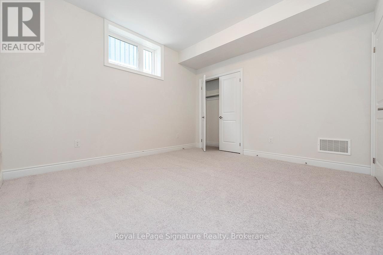 












116 DOROTHY DRIVE

,
Blue Mountains,




Ontario
N0H1J0

