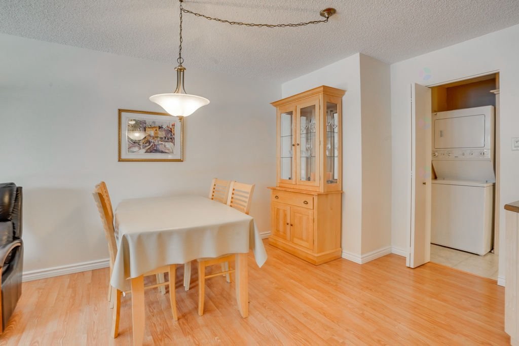 









50


Rue Dussault

, 104,
Gatineau (Hull),




QC
J8X4G2

