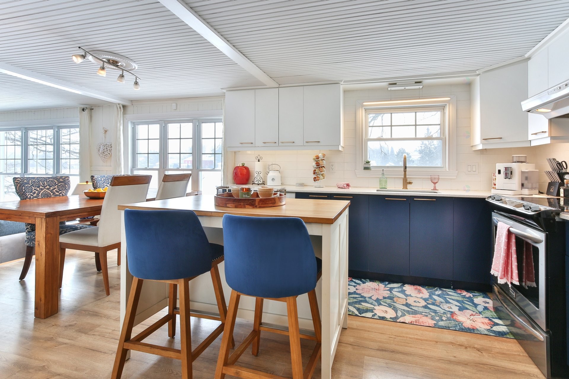 









357


Rue Jean-Talon

,
Saint-Jean-sur-Richelieu,




QC
J2W1M7

