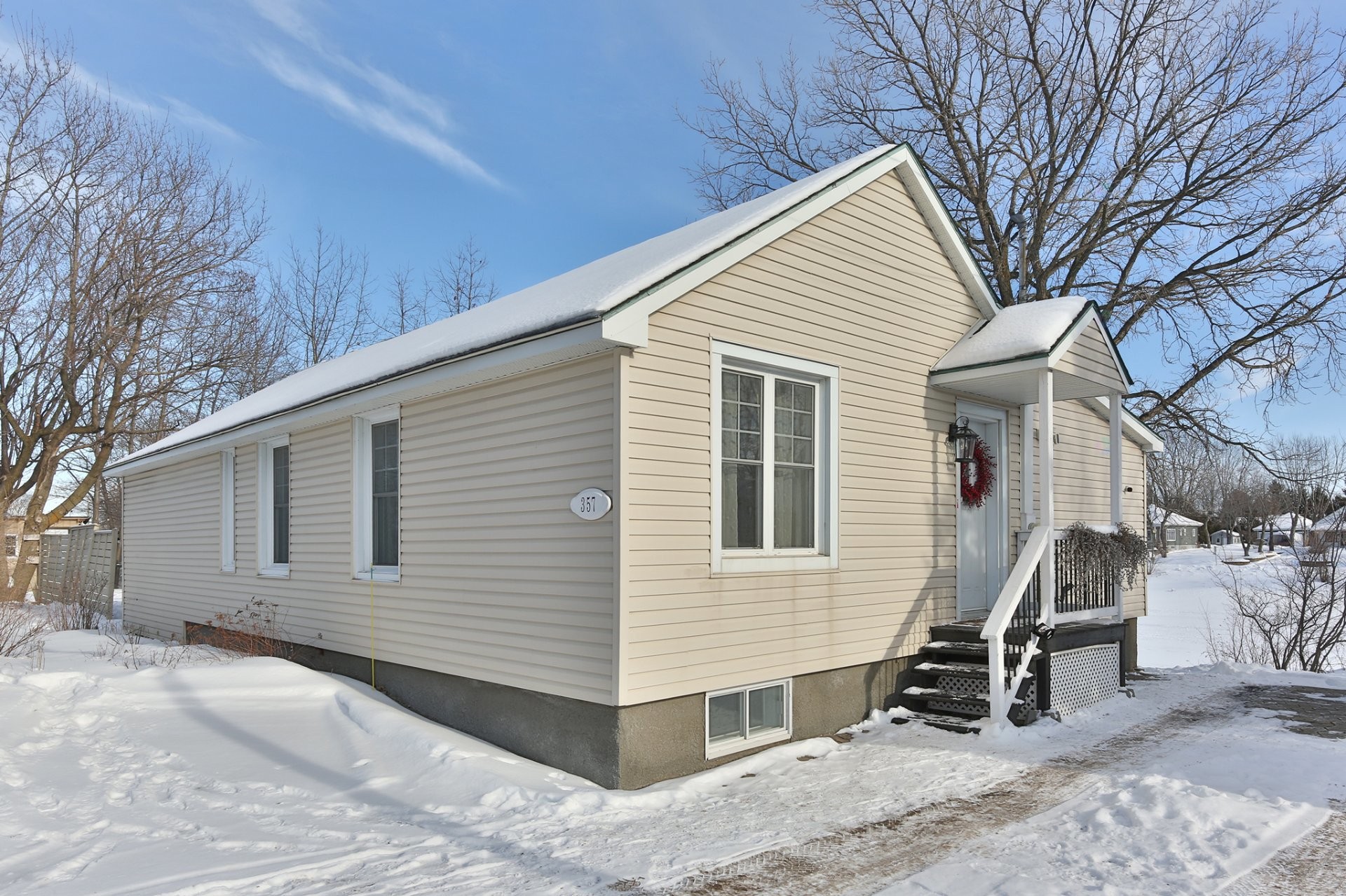 









357


Rue Jean-Talon

,
Saint-Jean-sur-Richelieu,




QC
J2W1M7

