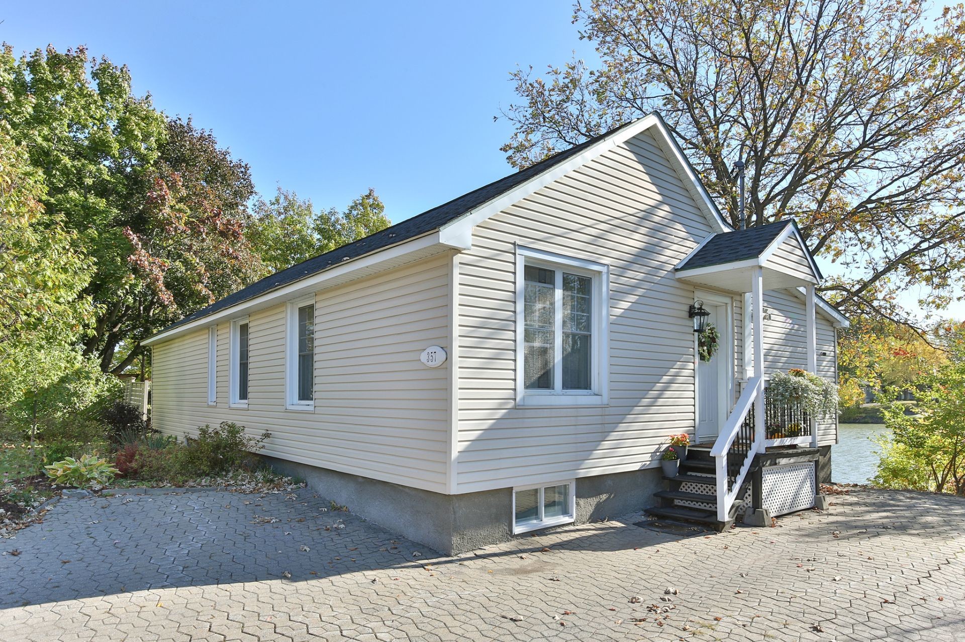 









357


Rue Jean-Talon

,
Saint-Jean-sur-Richelieu,




QC
J2W1M7

