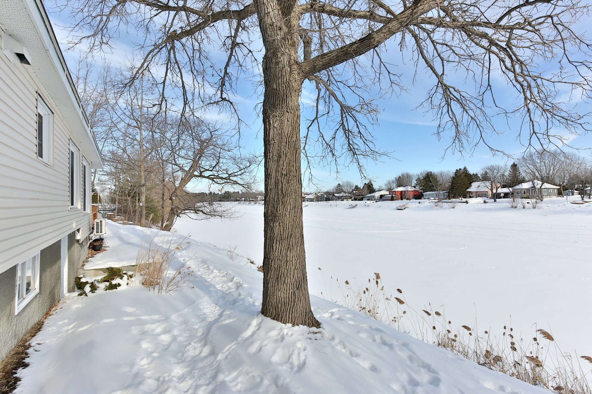 









357


Rue Jean-Talon

,
Saint-Jean-sur-Richelieu,




QC
J2W1M7

