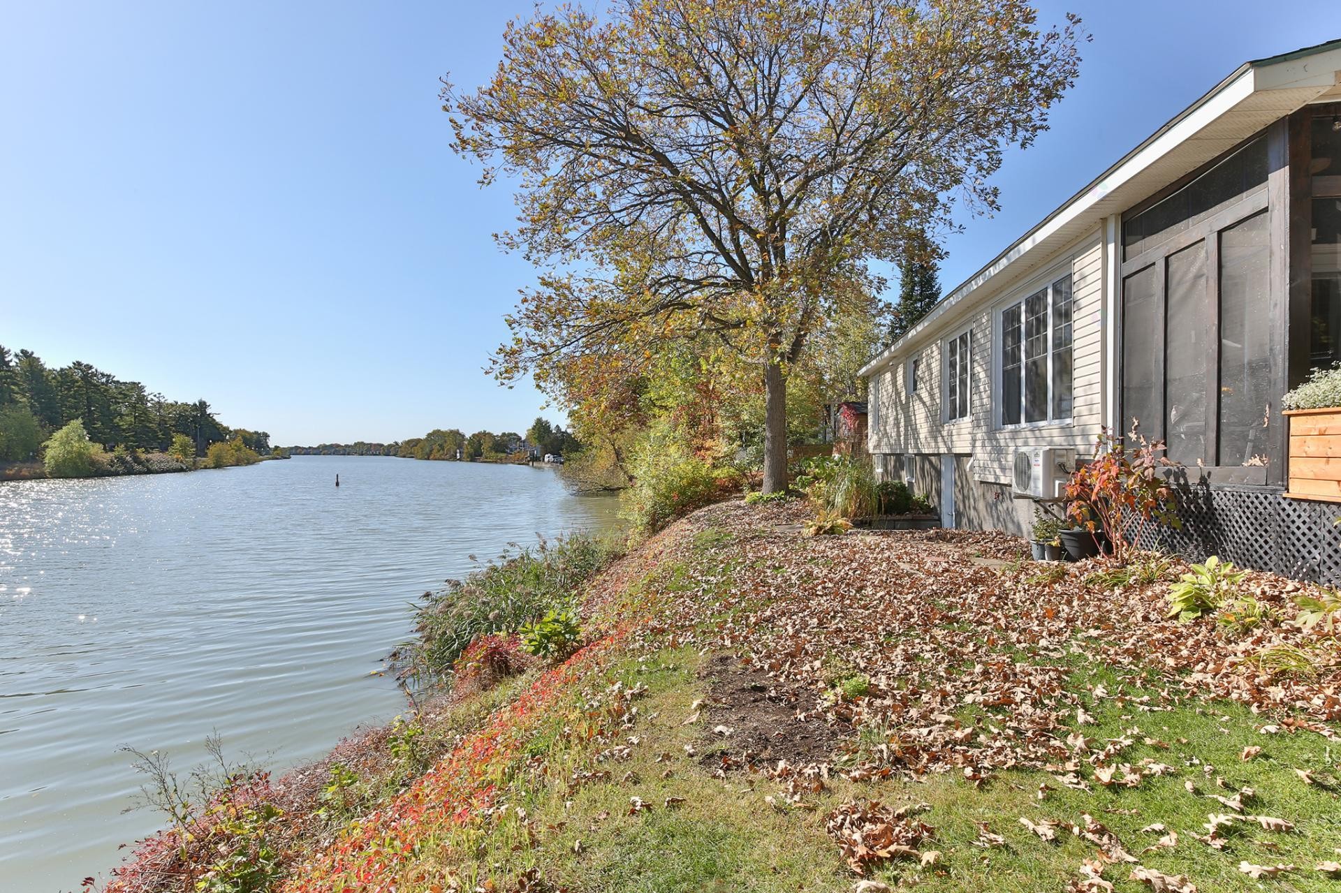 









357


Rue Jean-Talon

,
Saint-Jean-sur-Richelieu,




QC
J2W1M7

