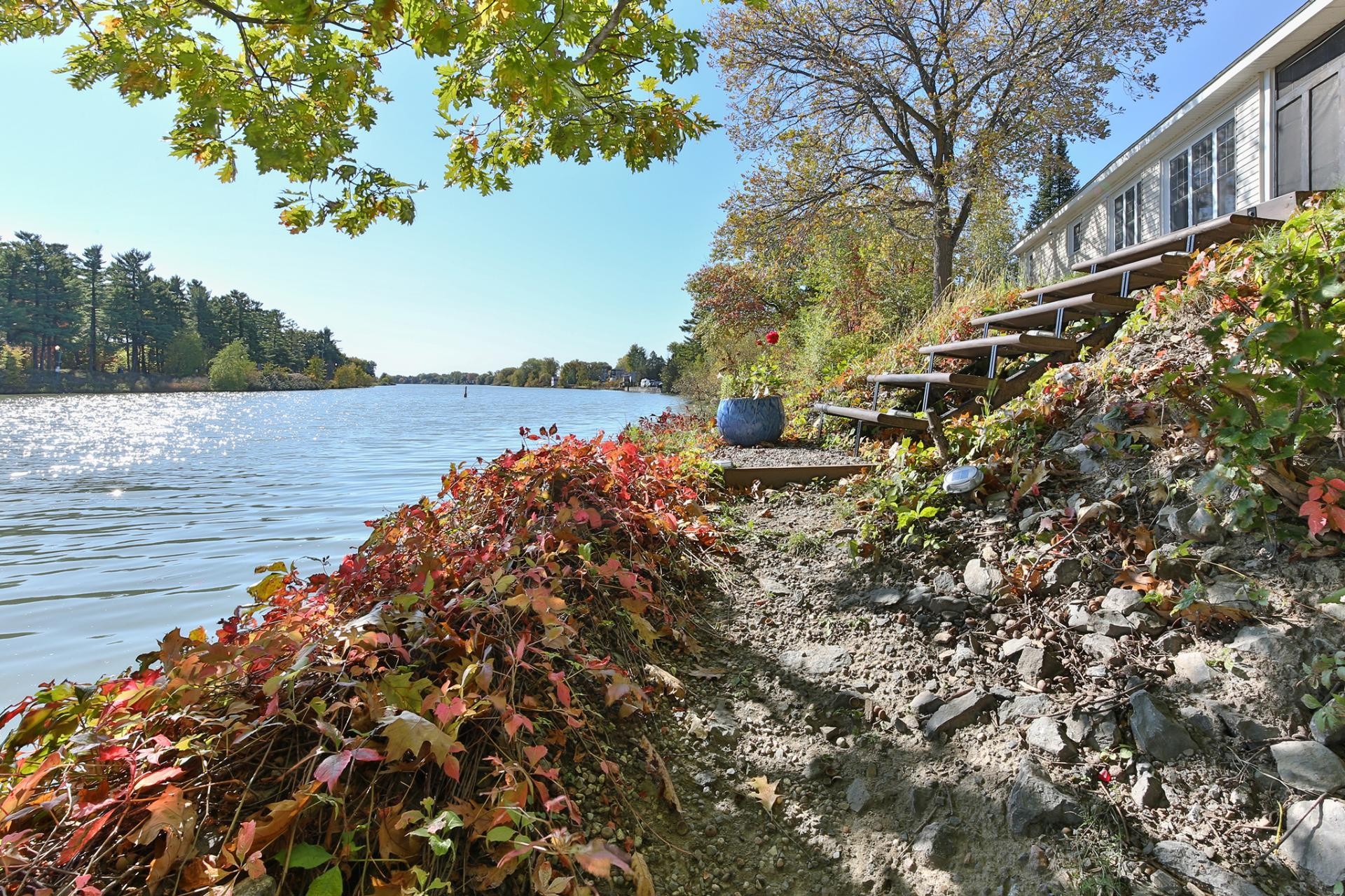 









357


Rue Jean-Talon

,
Saint-Jean-sur-Richelieu,




QC
J2W1M7

