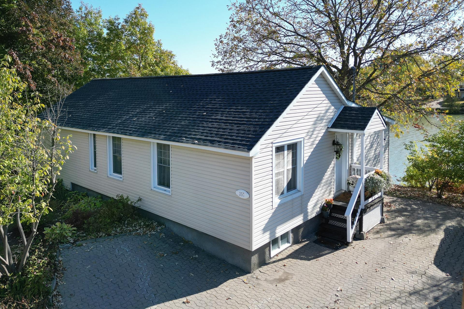 









357


Rue Jean-Talon

,
Saint-Jean-sur-Richelieu,




QC
J2W1M7

