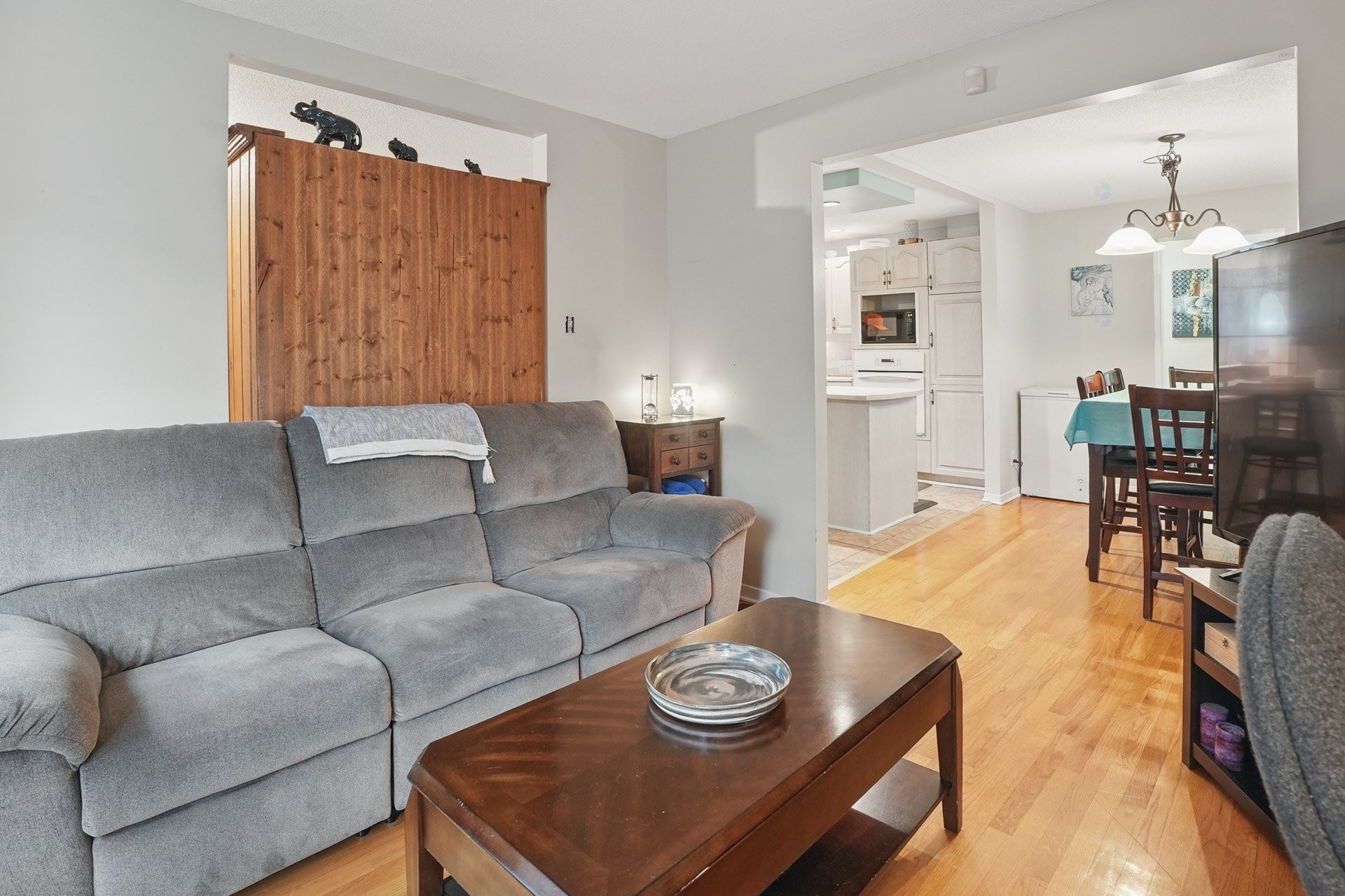 









76


Rue Nicolet

,
Gatineau (Hull),




QC
J8Y2J5

