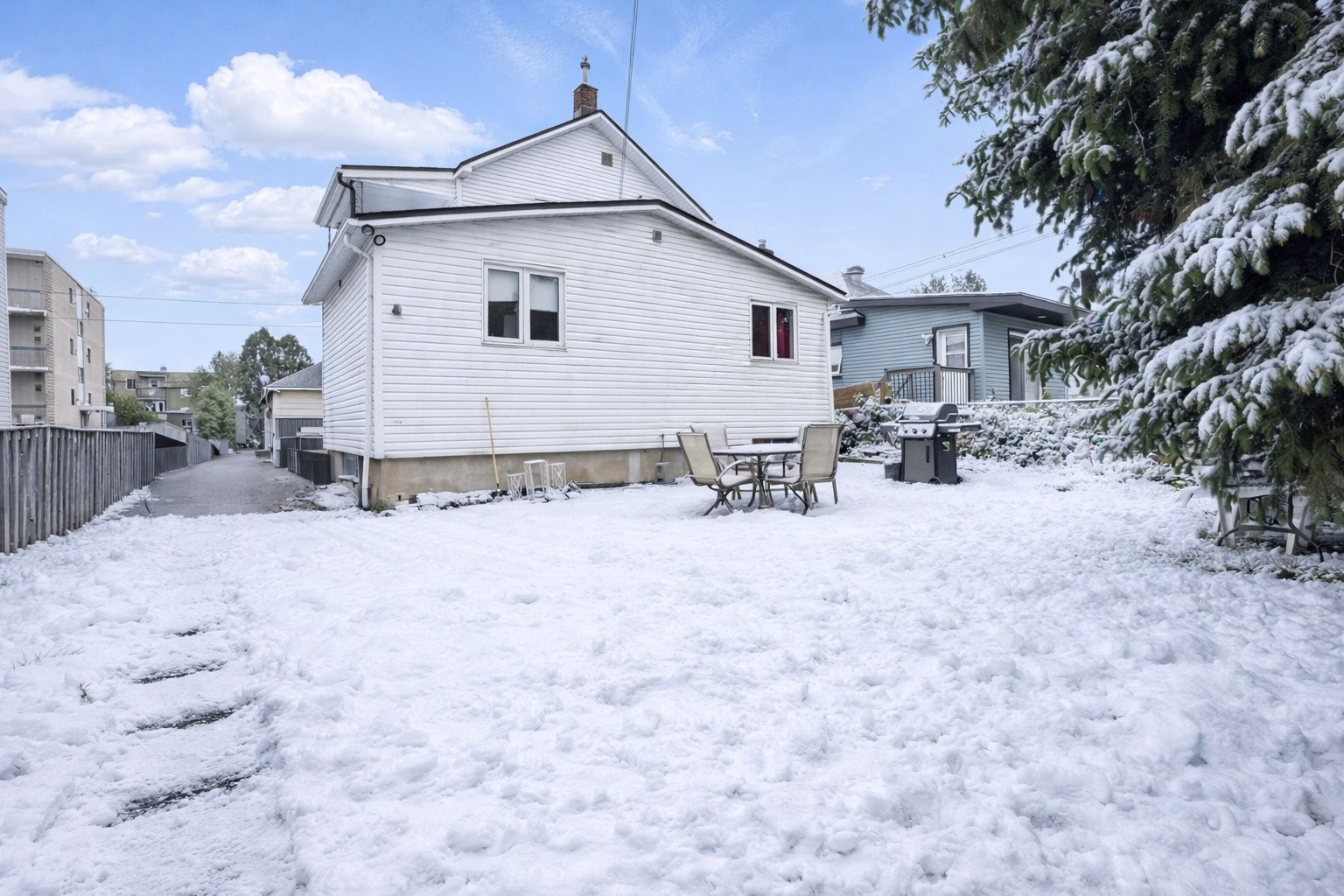 









76


Rue Nicolet

,
Gatineau (Hull),




QC
J8Y2J5

