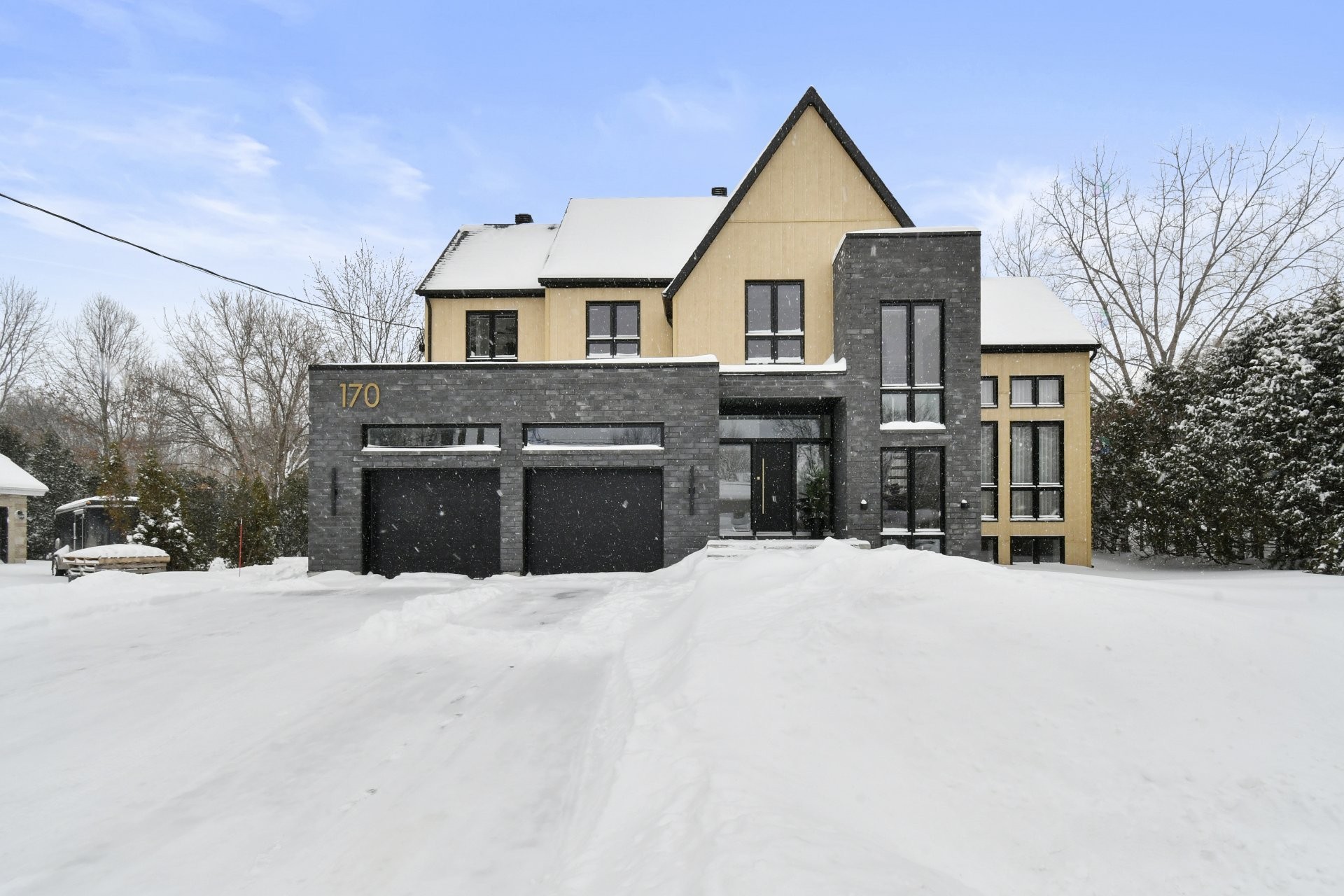 









168

 - 170


42e Avenue

,
Terrebonne (Terrebonne),




QC
J6Y1H4

