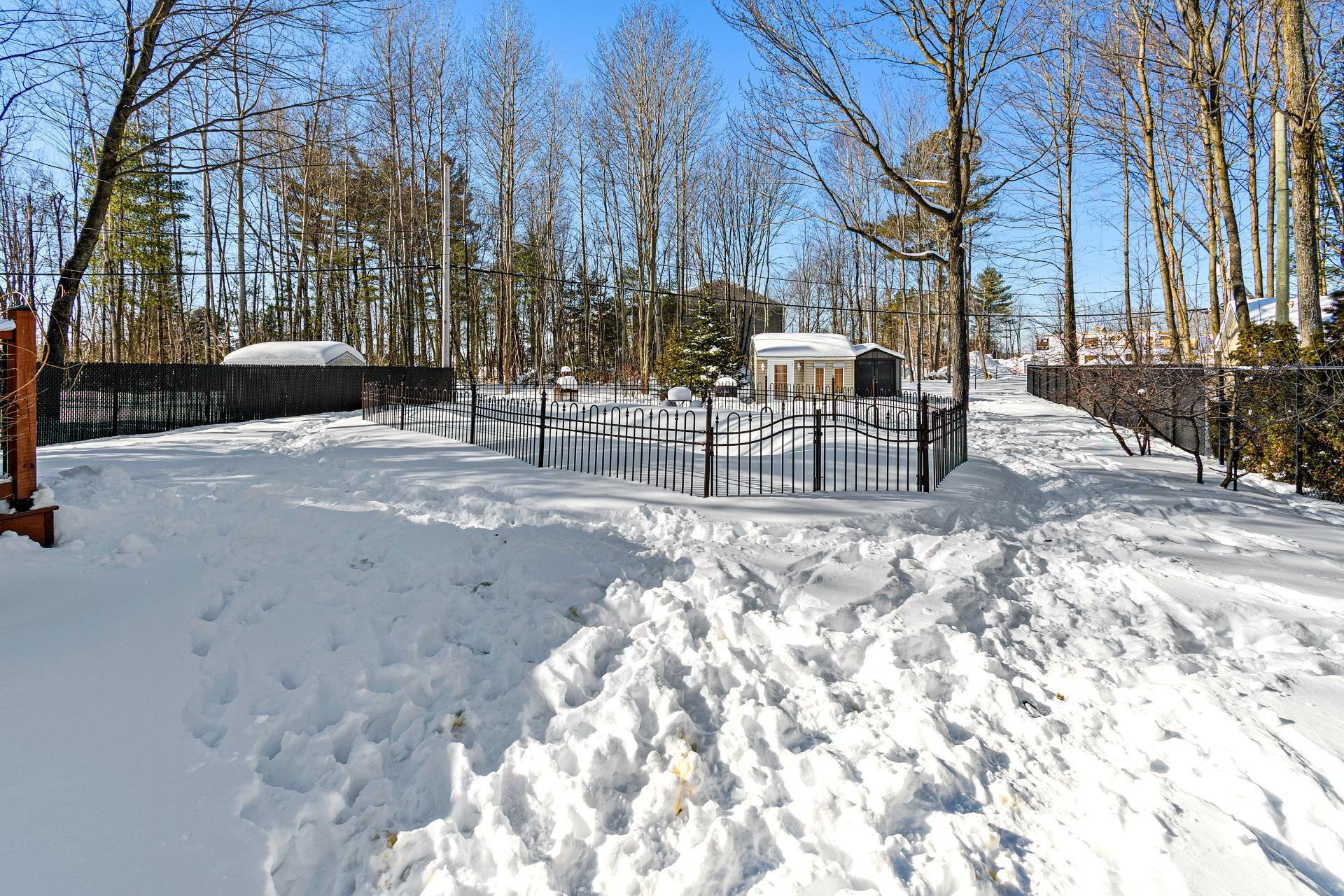 









9


Rue du Boisé

,
Lachute,




QC
J8H4N4

