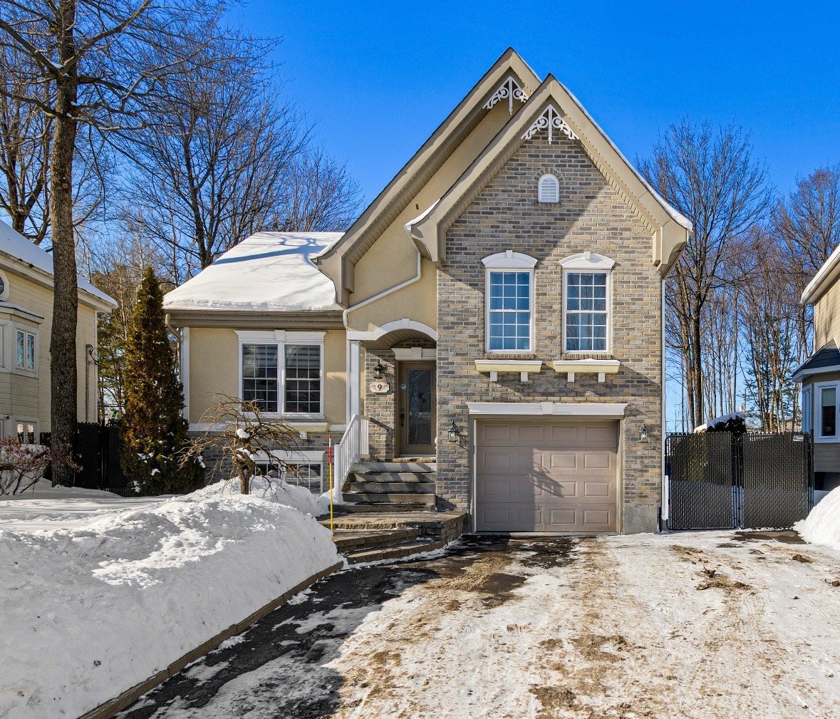 









9


Rue du Boisé

,
Lachute,




QC
J8H4N4

