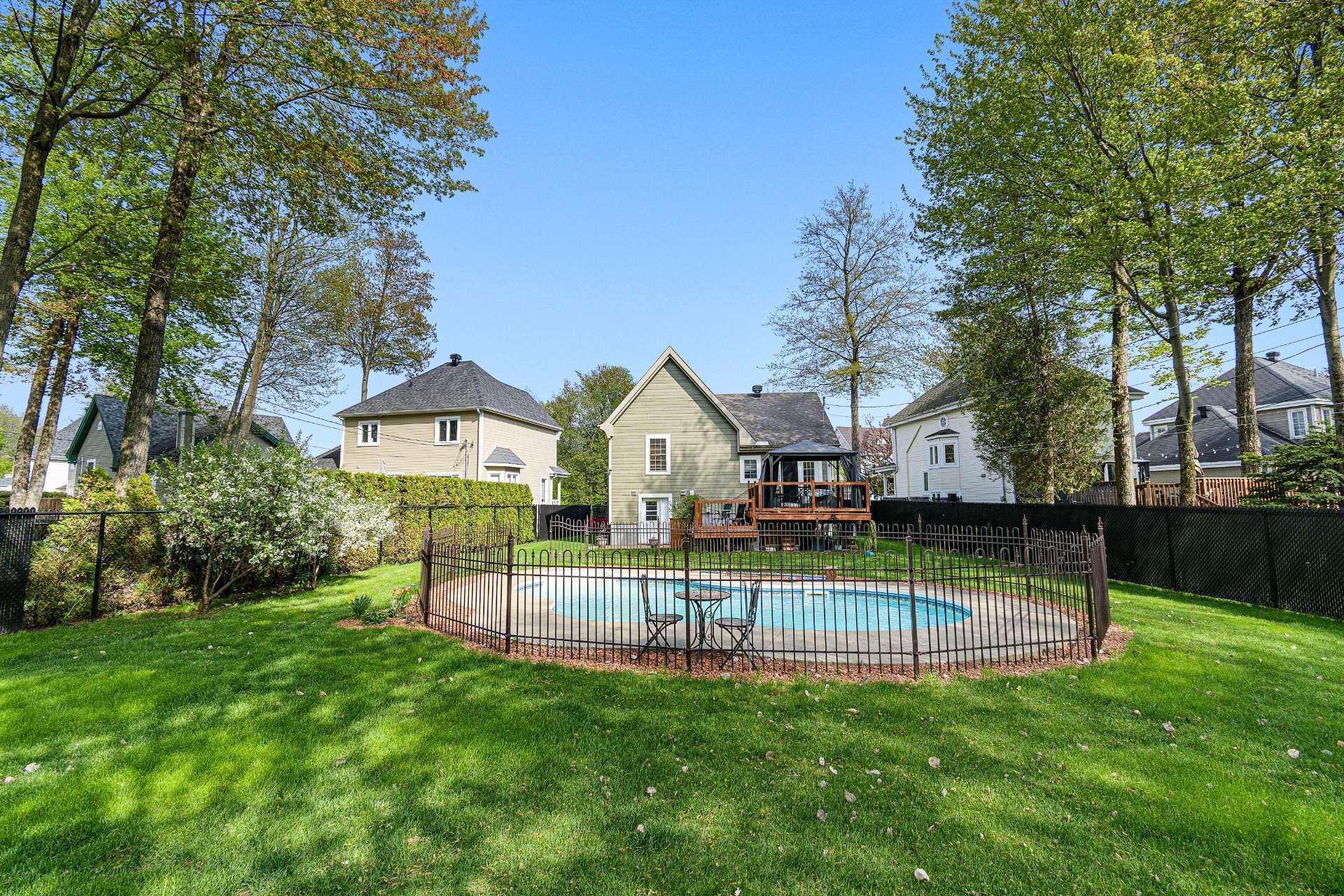 









9


Rue du Boisé

,
Lachute,




QC
J8H4N4

