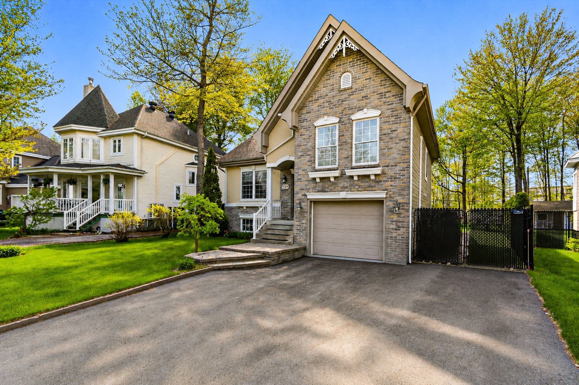 









9


Rue du Boisé

,
Lachute,




QC
J8H4N4


