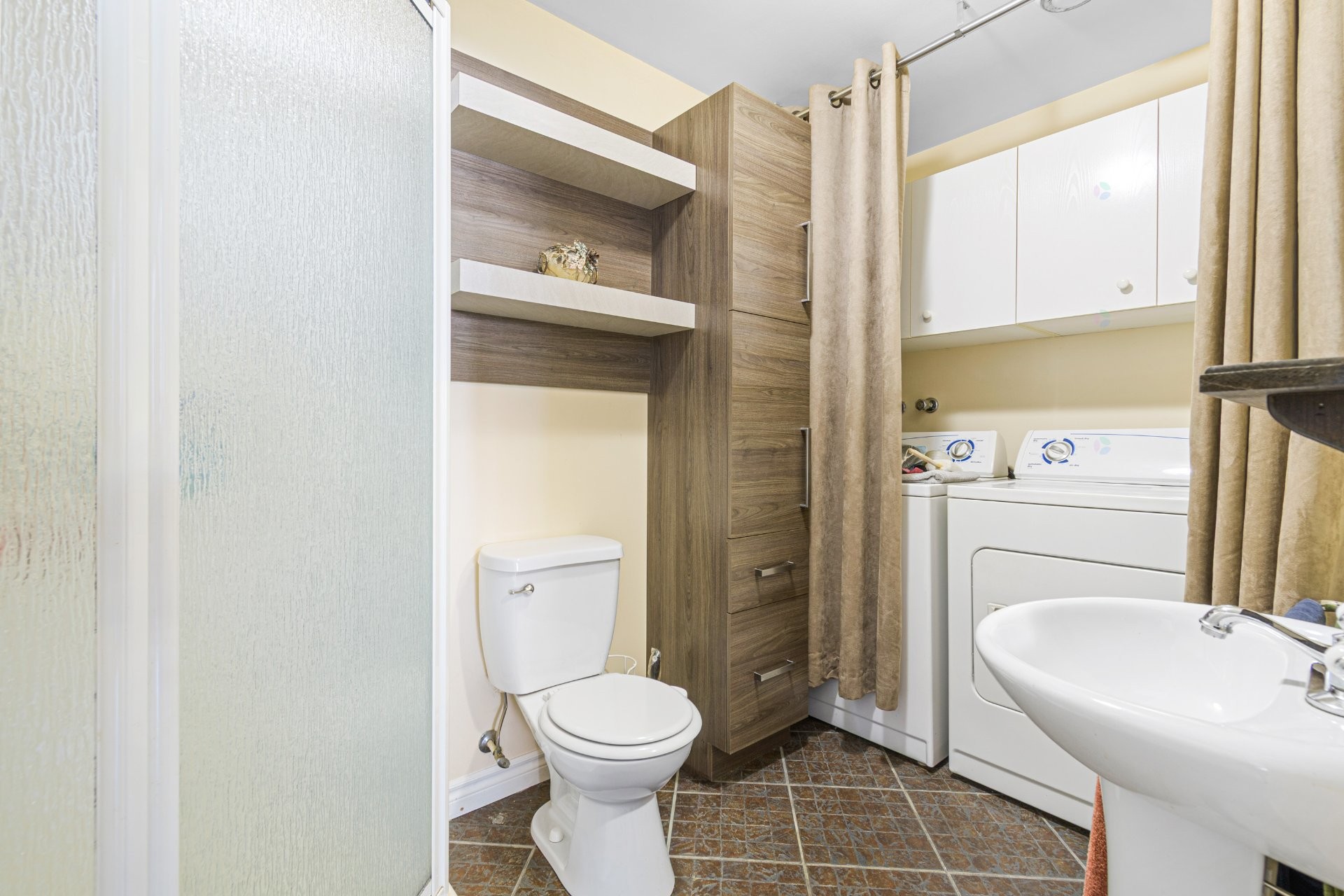 









9


Rue du Boisé

,
Lachute,




QC
J8H4N4

