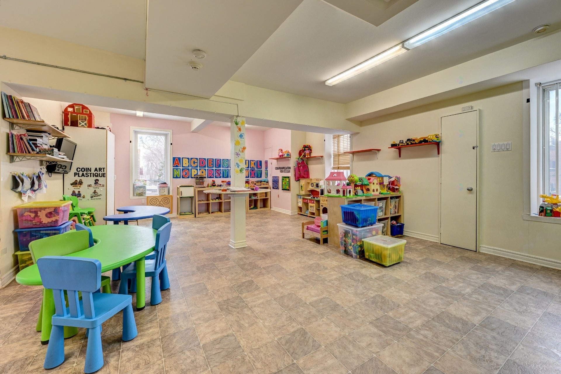 









6930

 - 6932


Rue Sherbrooke O.

,
Montréal (Côte-des-Neiges/Notre-Dame-de-Grâce),




QC
H4B1P9

