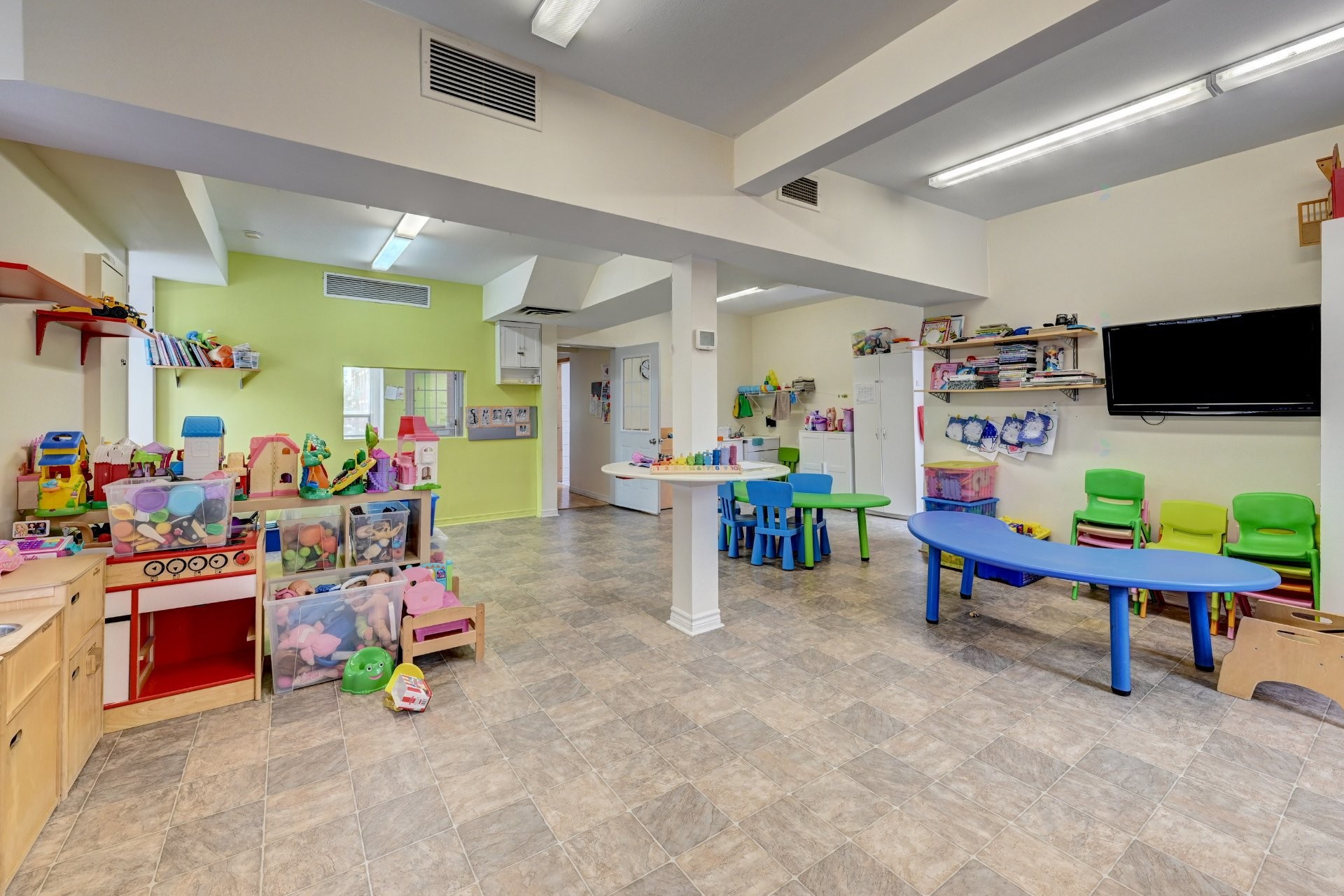 









6930

 - 6932


Rue Sherbrooke O.

,
Montréal (Côte-des-Neiges/Notre-Dame-de-Grâce),




QC
H4B1P9

