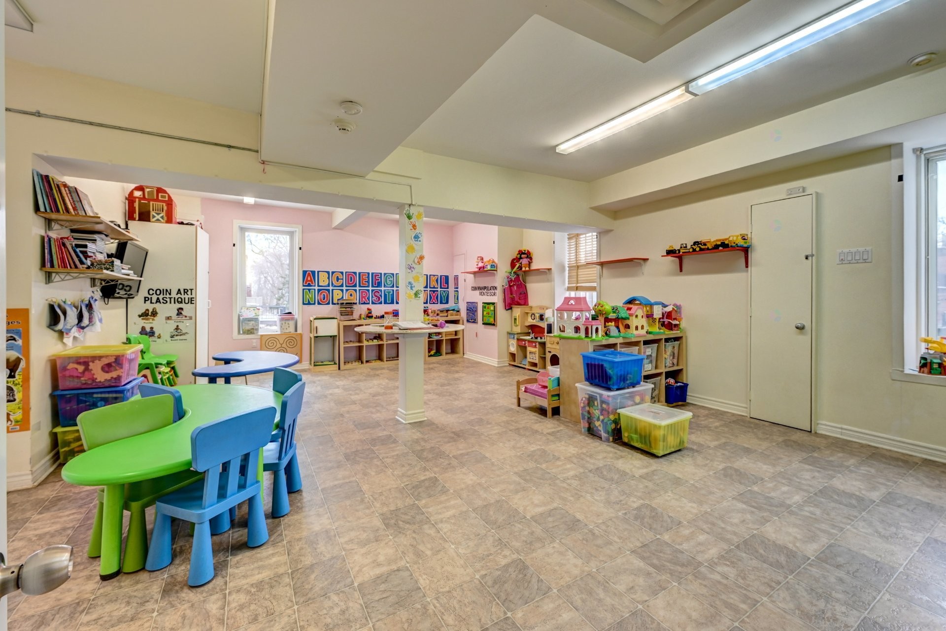 









6930

 - 6932


Rue Sherbrooke O.

,
Montréal (Côte-des-Neiges/Notre-Dame-de-Grâce),




QC
H4B1P9

