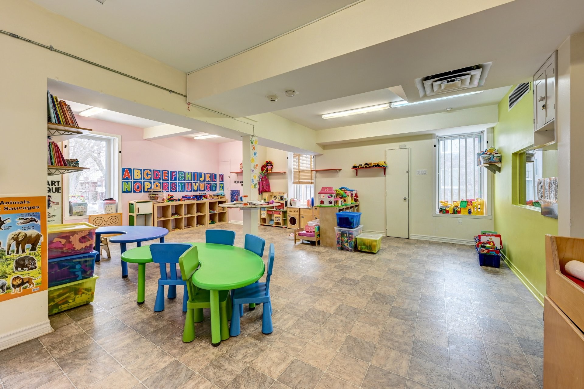 









6930

 - 6932


Rue Sherbrooke O.

,
Montréal (Côte-des-Neiges/Notre-Dame-de-Grâce),




QC
H4B1P9

