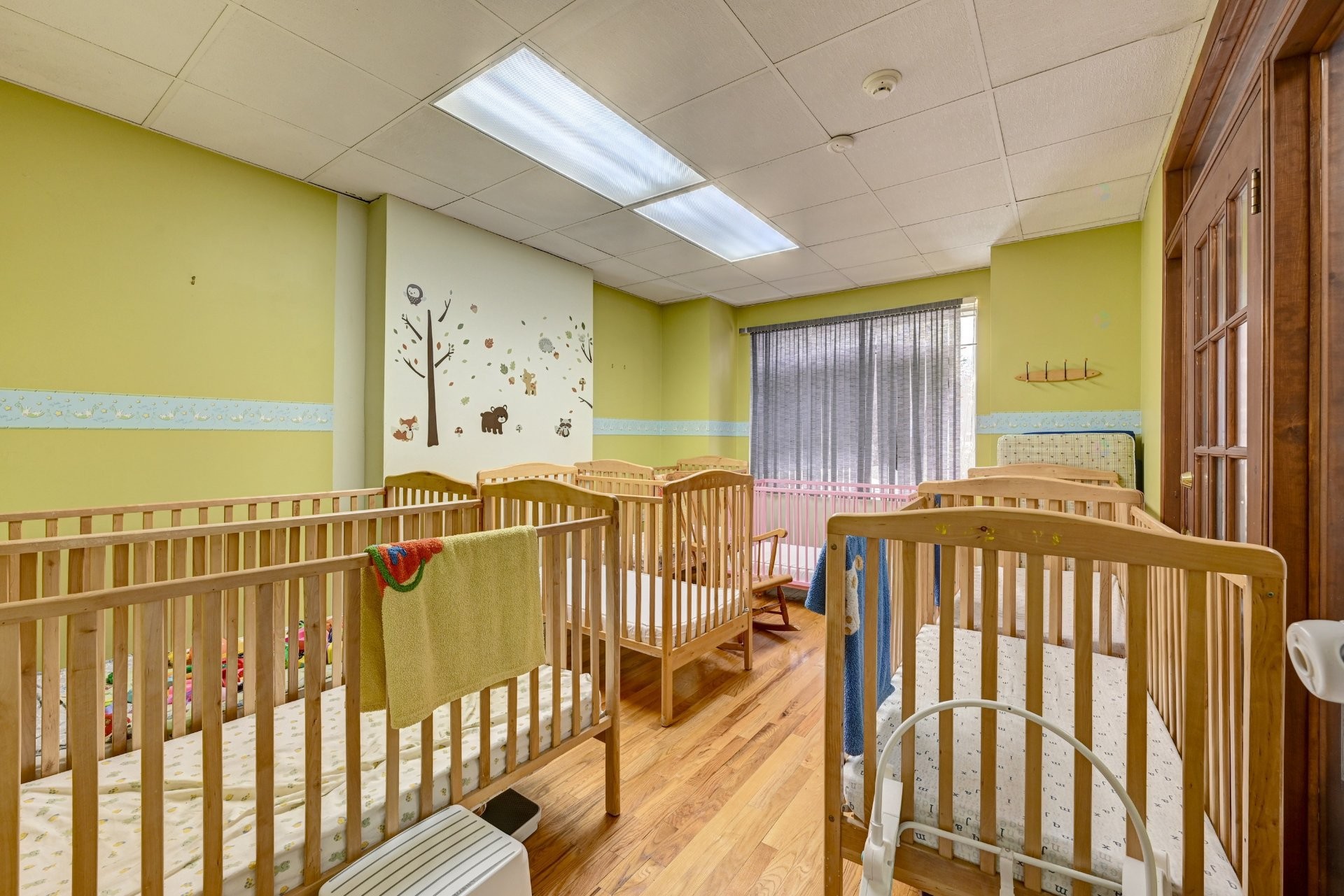 









6930

 - 6932


Rue Sherbrooke O.

,
Montréal (Côte-des-Neiges/Notre-Dame-de-Grâce),




QC
H4B1P9

