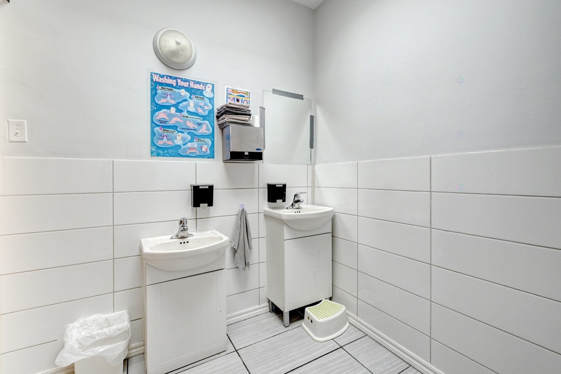 









6930

 - 6932


Rue Sherbrooke O.

,
Montréal (Côte-des-Neiges/Notre-Dame-de-Grâce),




QC
H4B1P9

