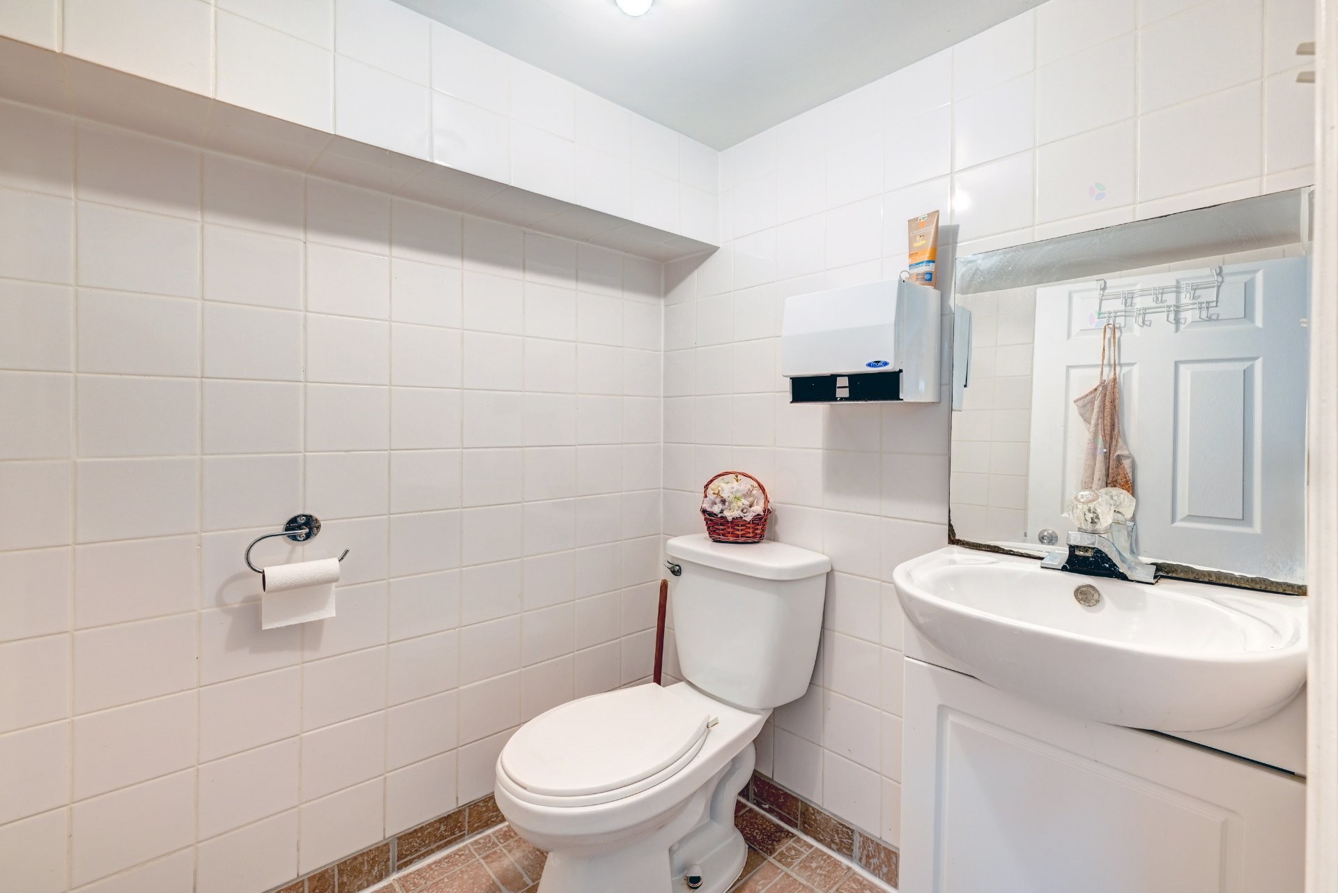 









6930

 - 6932


Rue Sherbrooke O.

,
Montréal (Côte-des-Neiges/Notre-Dame-de-Grâce),




QC
H4B1P9

