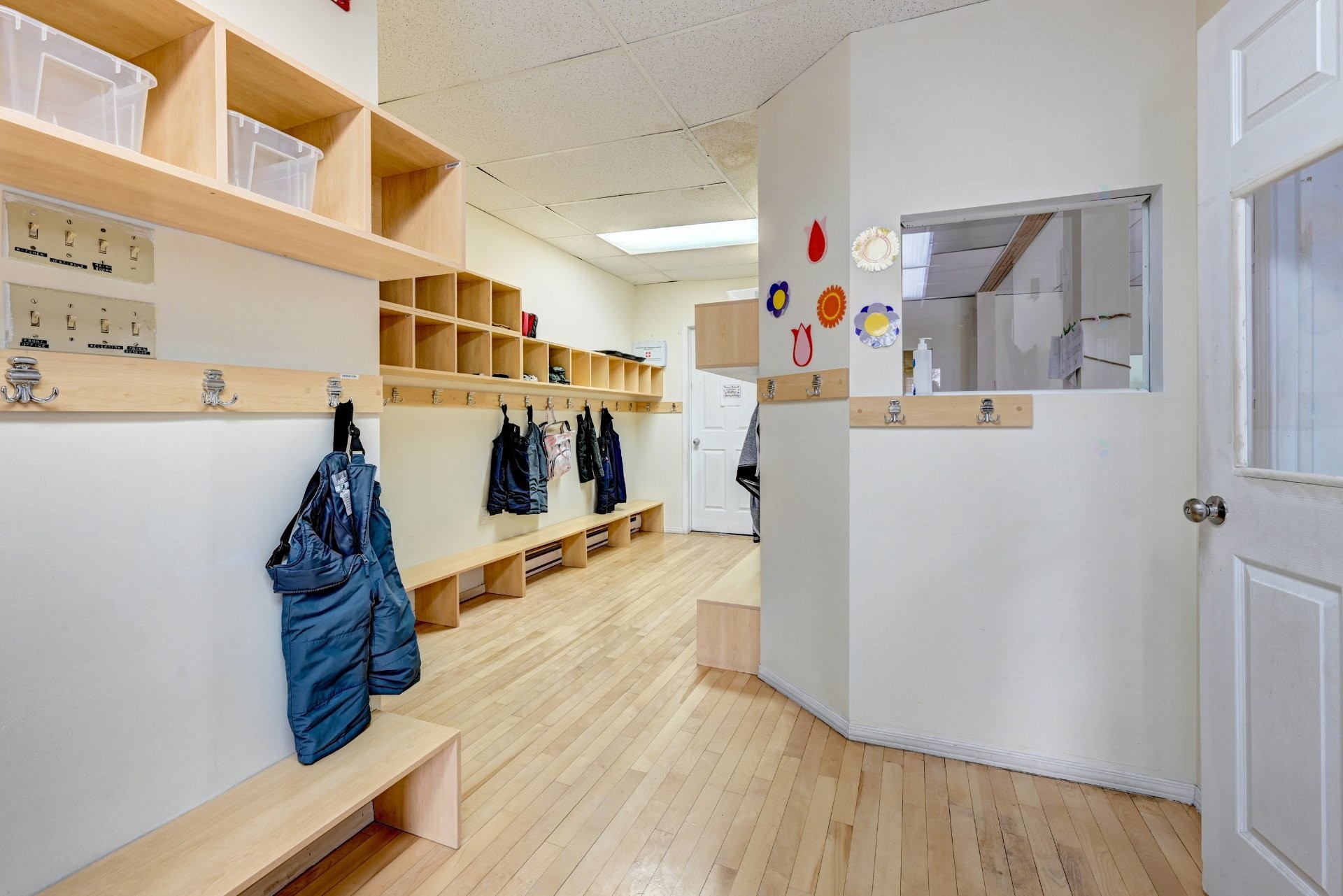 









6930

 - 6932


Rue Sherbrooke O.

,
Montréal (Côte-des-Neiges/Notre-Dame-de-Grâce),




QC
H4B1P9

