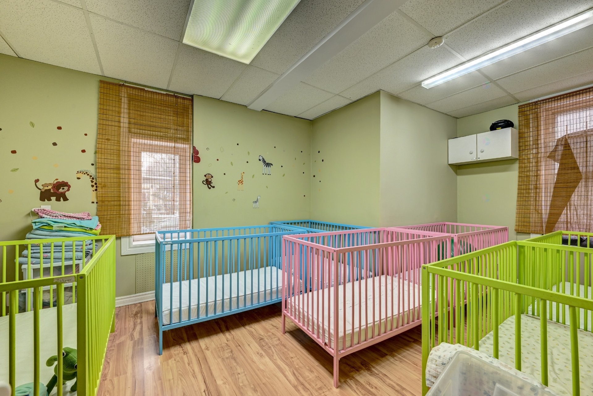 









6930

 - 6932


Rue Sherbrooke O.

,
Montréal (Côte-des-Neiges/Notre-Dame-de-Grâce),




QC
H4B1P9

