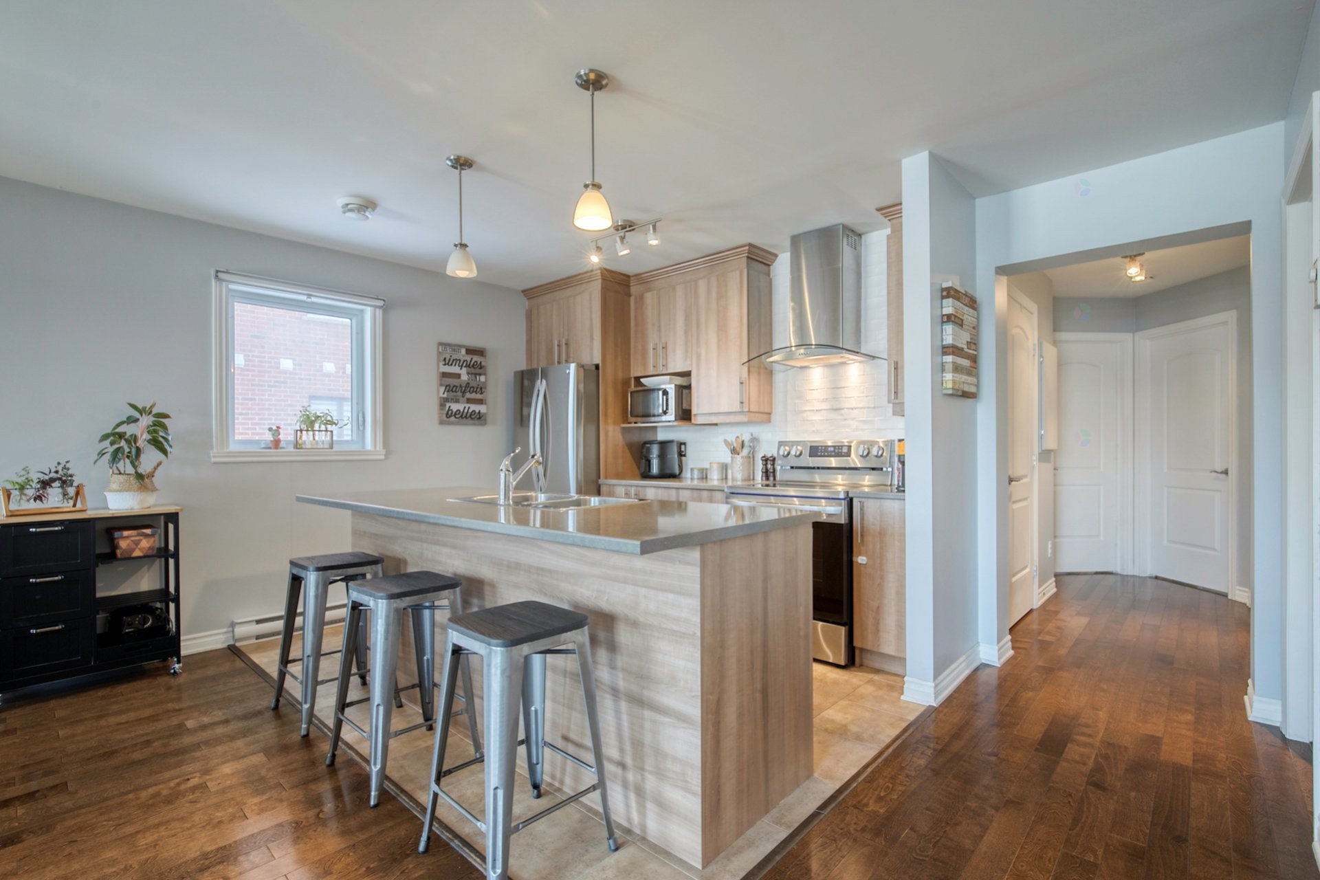 









7220


Boul. Cousineau

, 3,
Longueuil (Saint-Hubert),




QC
J3Y0H9

