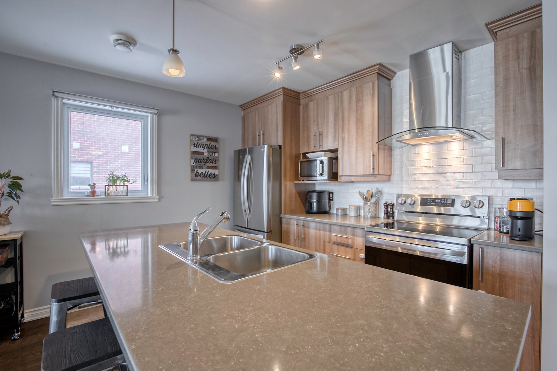 









7220


Boul. Cousineau

, 3,
Longueuil (Saint-Hubert),




QC
J3Y0H9

