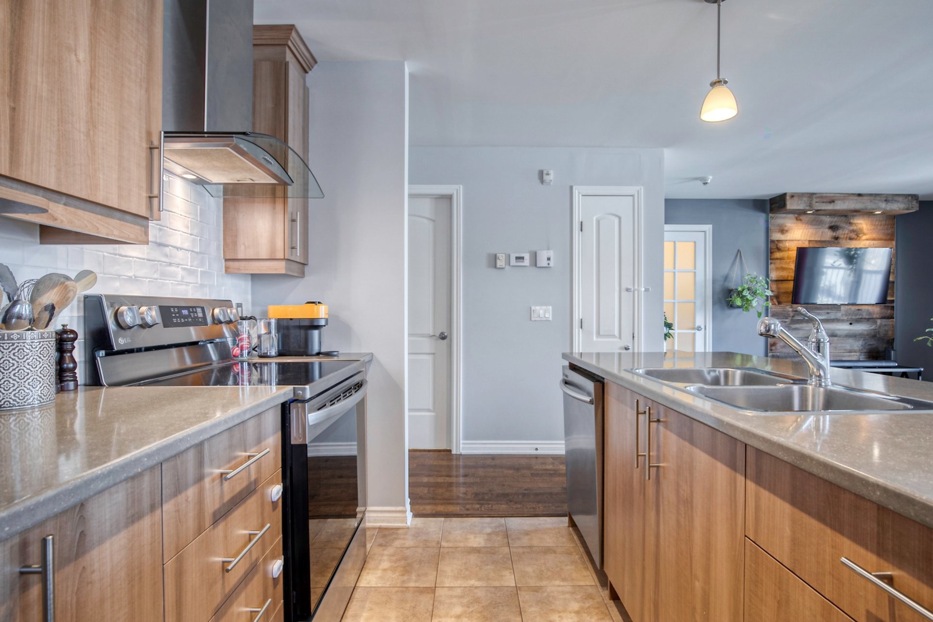 









7220


Boul. Cousineau

, 3,
Longueuil (Saint-Hubert),




QC
J3Y0H9

