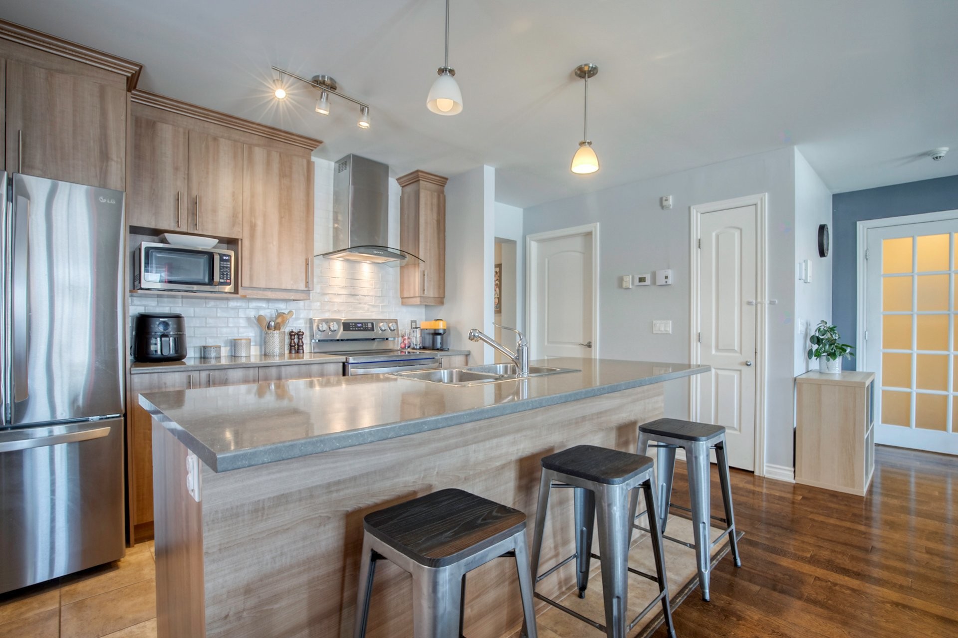 









7220


Boul. Cousineau

, 3,
Longueuil (Saint-Hubert),




QC
J3Y0H9

