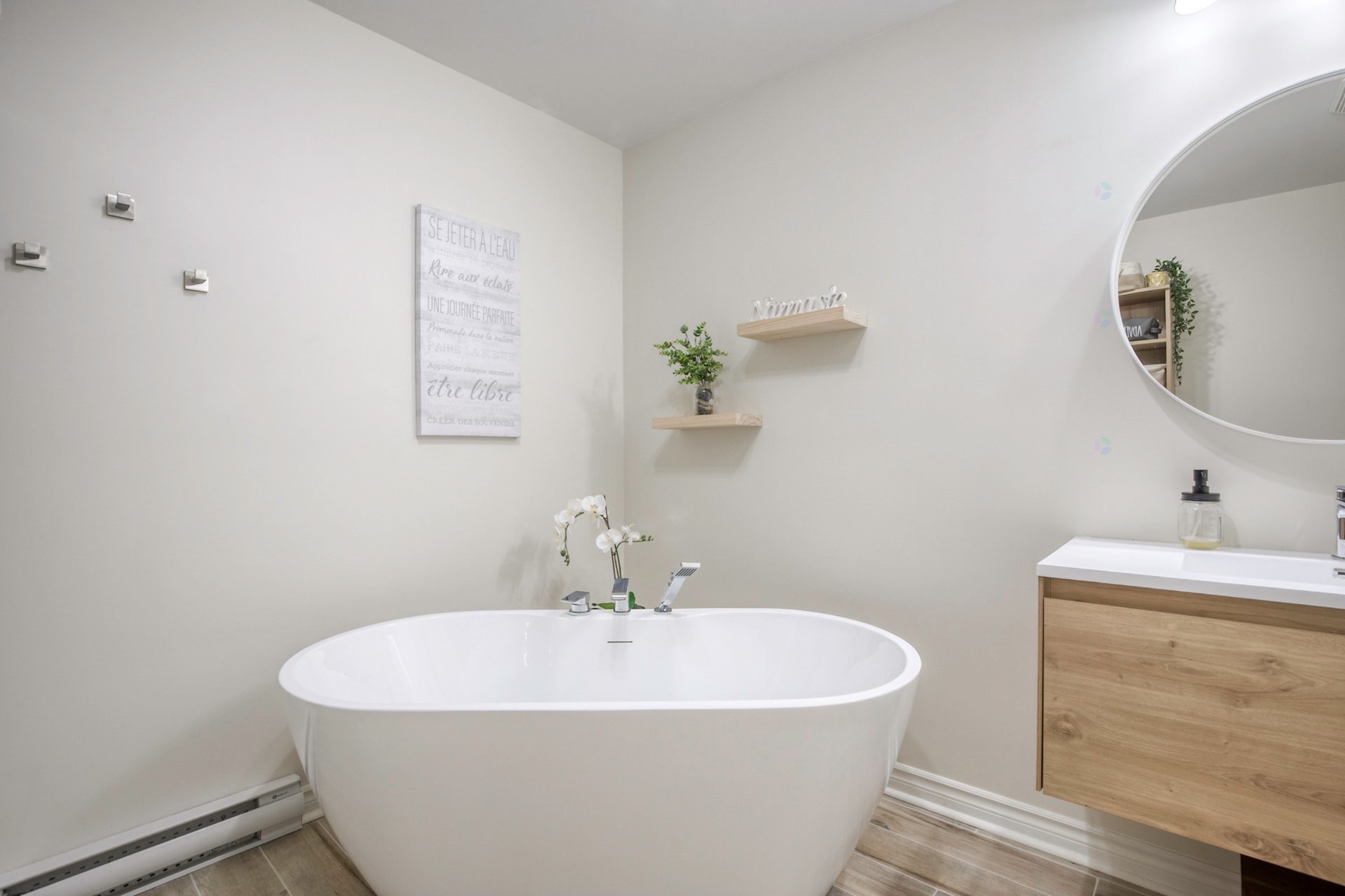 









7220


Boul. Cousineau

, 3,
Longueuil (Saint-Hubert),




QC
J3Y0H9

